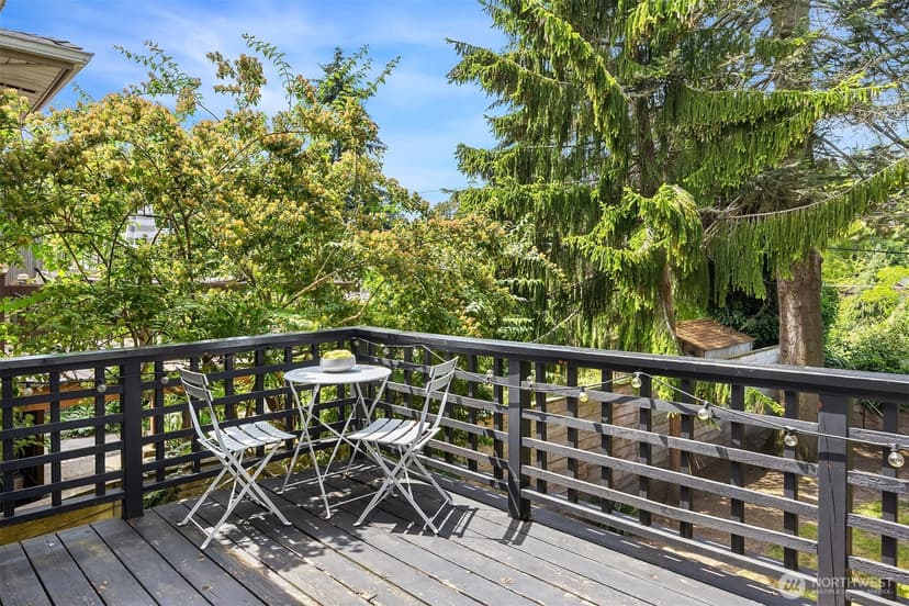 Property photo for 2537 2nd Avenue W, Seattle photo 17