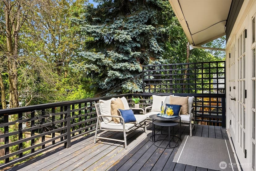 Property photo for 2537 2nd Avenue W, Seattle photo 16