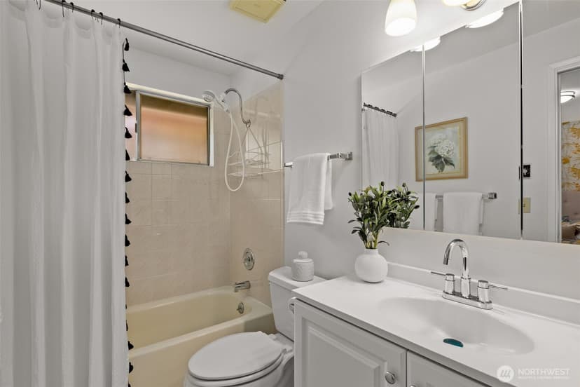 Property photo for 2507 Vashon Court NE, Renton photo 24