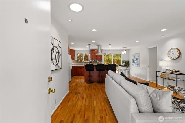 Property photo for 2507 Vashon Court NE, Renton photo 4