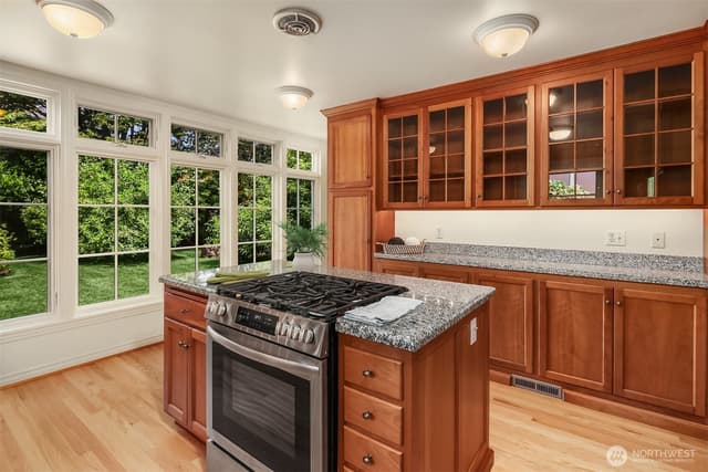 Property photo for 2852 NW 62nd Street, Seattle photo 4