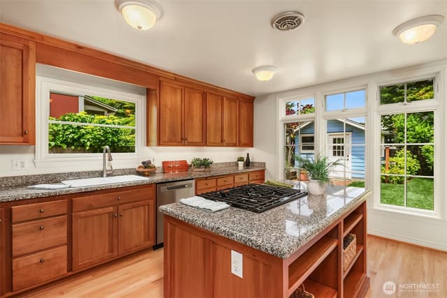 Property photo for 2852 NW 62nd Street, Seattle photo 2