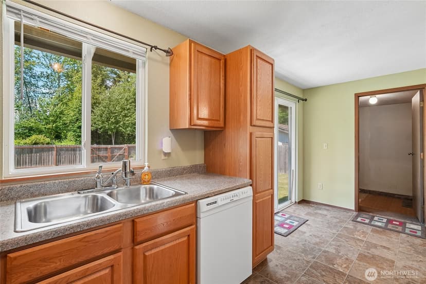 Property photo for 10516 52nd Avenue NE, Marysville photo 8