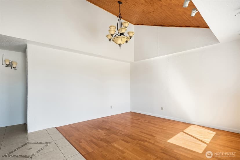 Property photo for 23516 20th Avenue W, Bothell photo 9