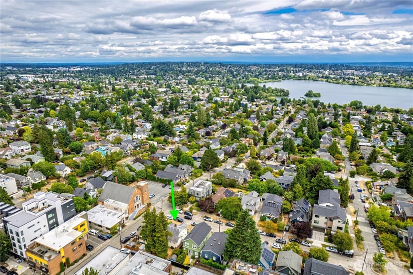 Property photo for 6823 Phinney Avenue N, Seattle photo 7