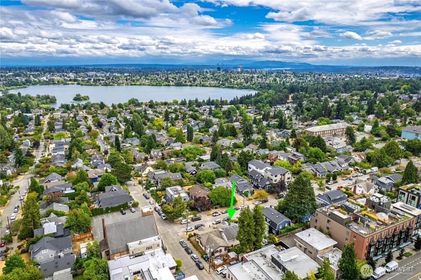 Property photo for 6823 Phinney Avenue N, Seattle photo 6