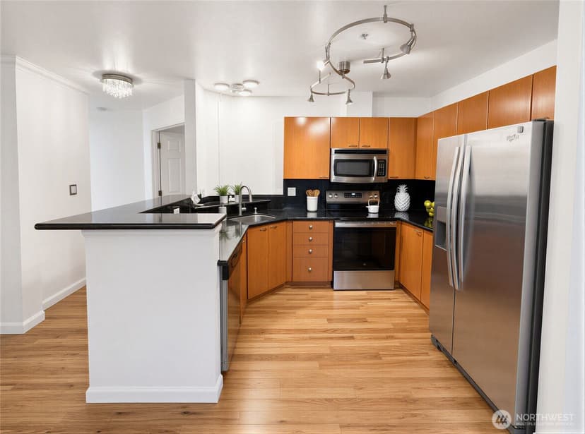 Property photo for 621 5th Avenue N #402, Seattle photo 9