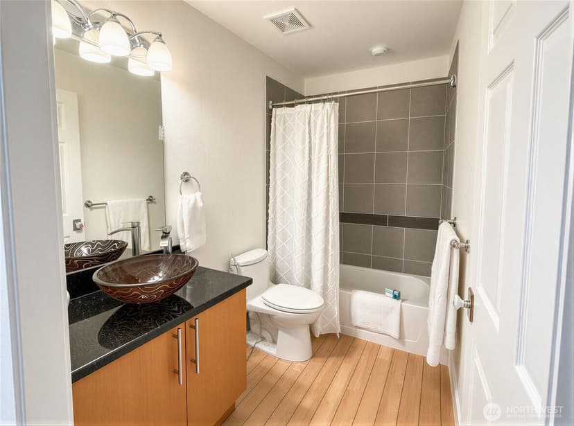 Property photo for 621 5th Avenue N #402, Seattle photo 12