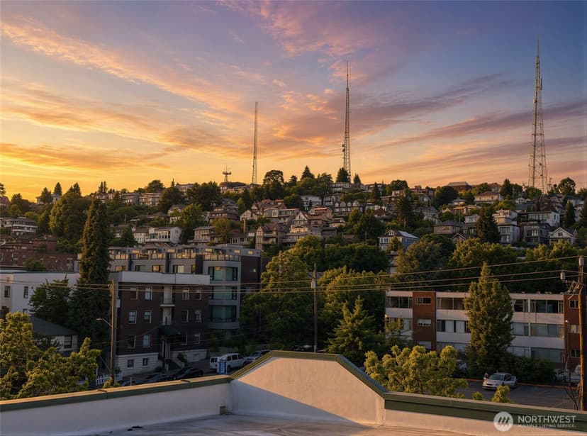 Property photo for 621 5th Avenue N #402, Seattle photo 17