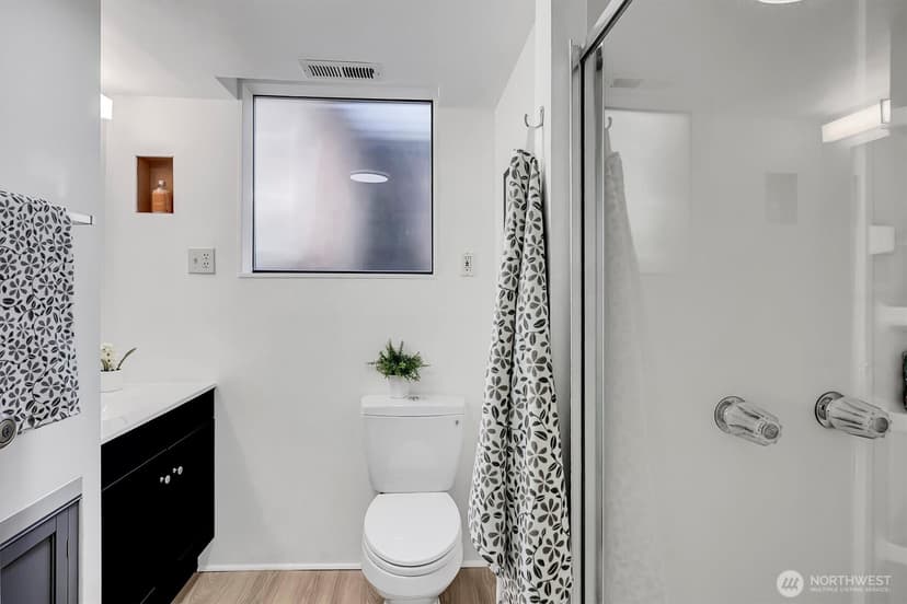 Property photo for 2714 Queen Anne Avenue N, Seattle photo 26