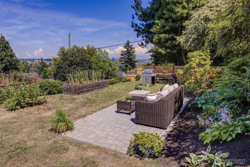 Property photo for 2714 Queen Anne Avenue N, Seattle photo 29