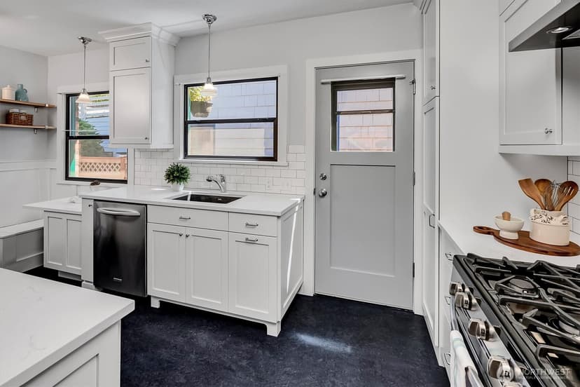 Property photo for 2714 Queen Anne Avenue N, Seattle photo 14