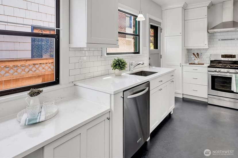 Property photo for 2714 Queen Anne Avenue N, Seattle photo 18