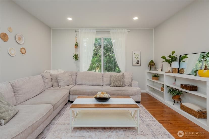 Property photo for 10410 Holly Drive #E, Everett