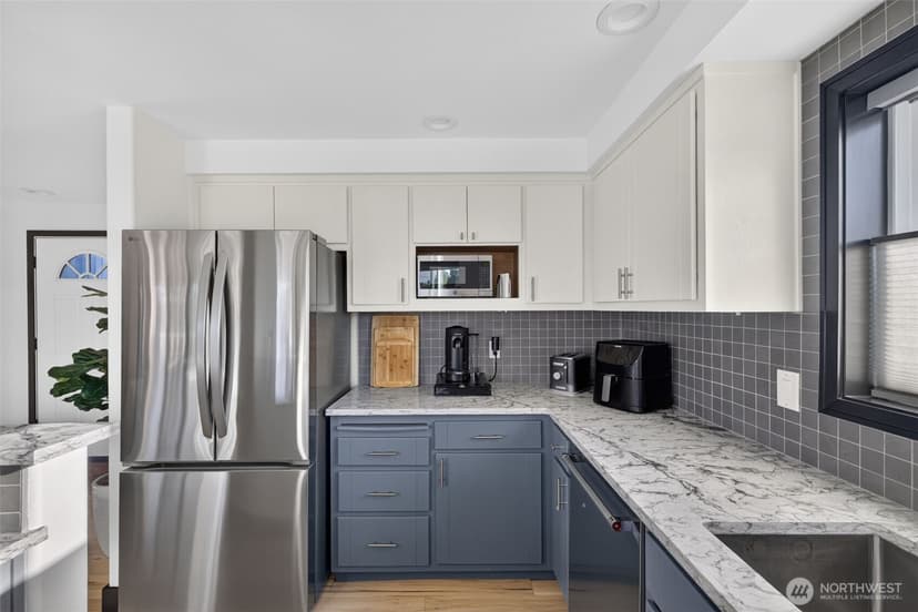 Property photo for 610 Daley Street #E, Edmonds photo 12