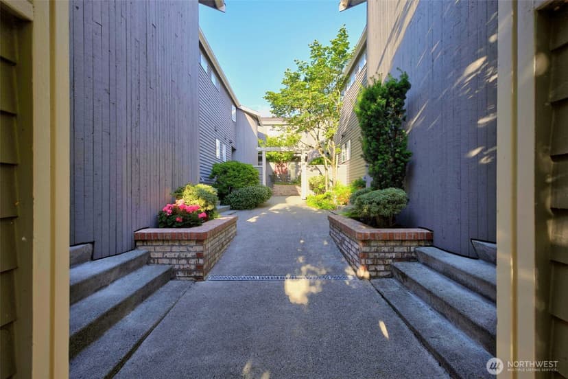 Property photo for 610 Daley Street #E, Edmonds photo 28