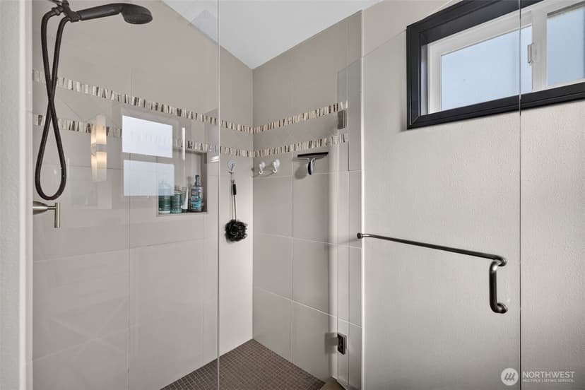 Property photo for 610 Daley Street #E, Edmonds photo 21