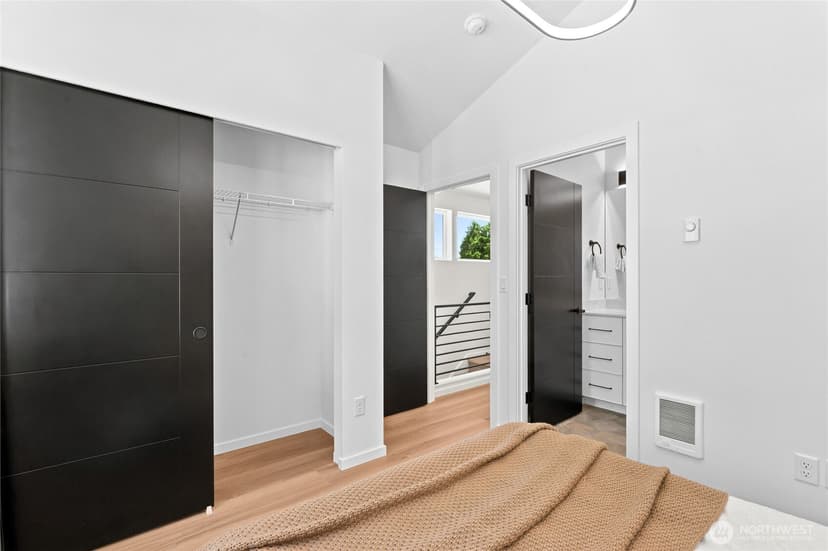 Property photo for 10704 Linden Avenue N, Seattle photo 19