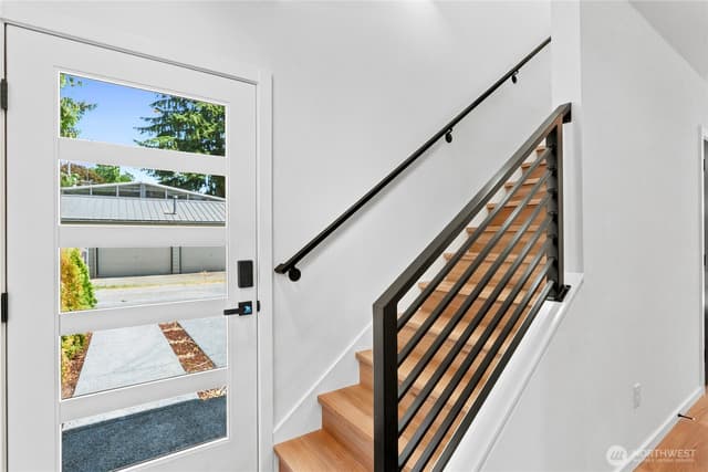 Property photo for 10704 Linden Avenue N, Seattle photo 2