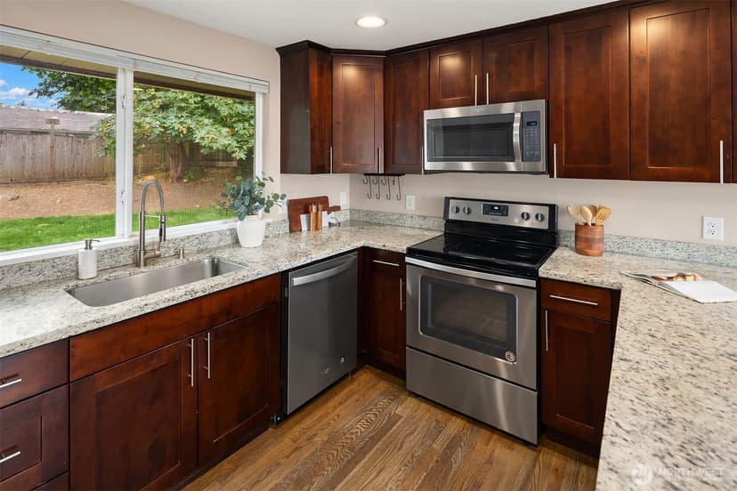 Property photo for 10902 26th Avenue SW, Seattle photo 10