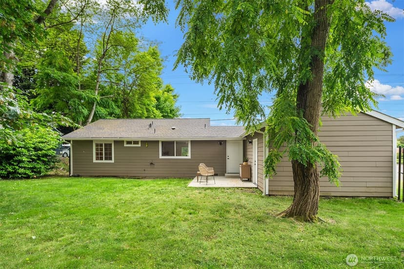 Property photo for 10902 26th Avenue SW, Seattle photo 17