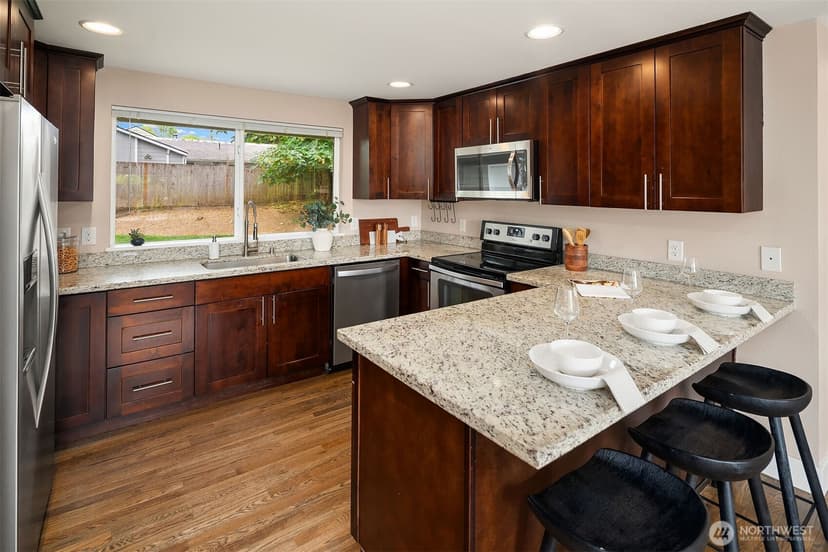 Property photo for 10902 26th Avenue SW, Seattle photo 9