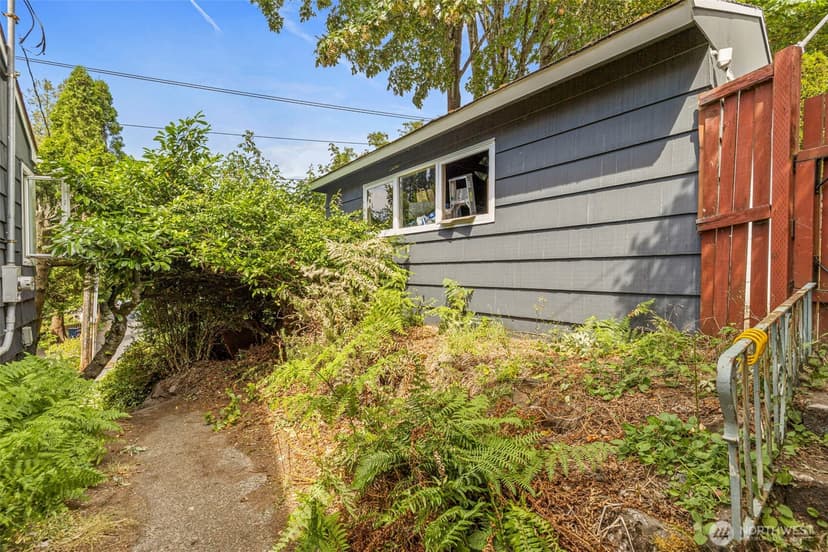 Property photo for 9628 5th Ave NE, Seattle photo 26