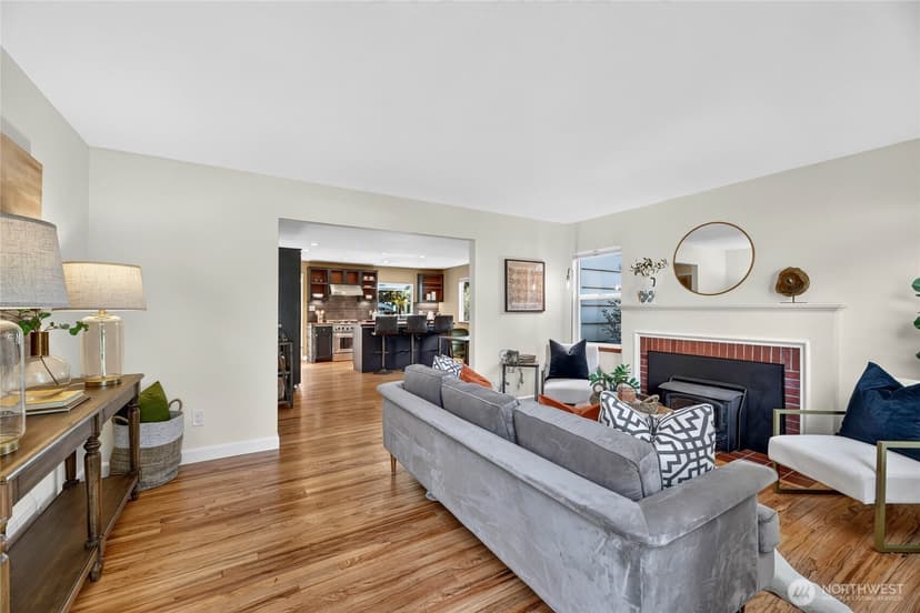 Property photo for 8560 37th Avenue SW, Seattle photo 4