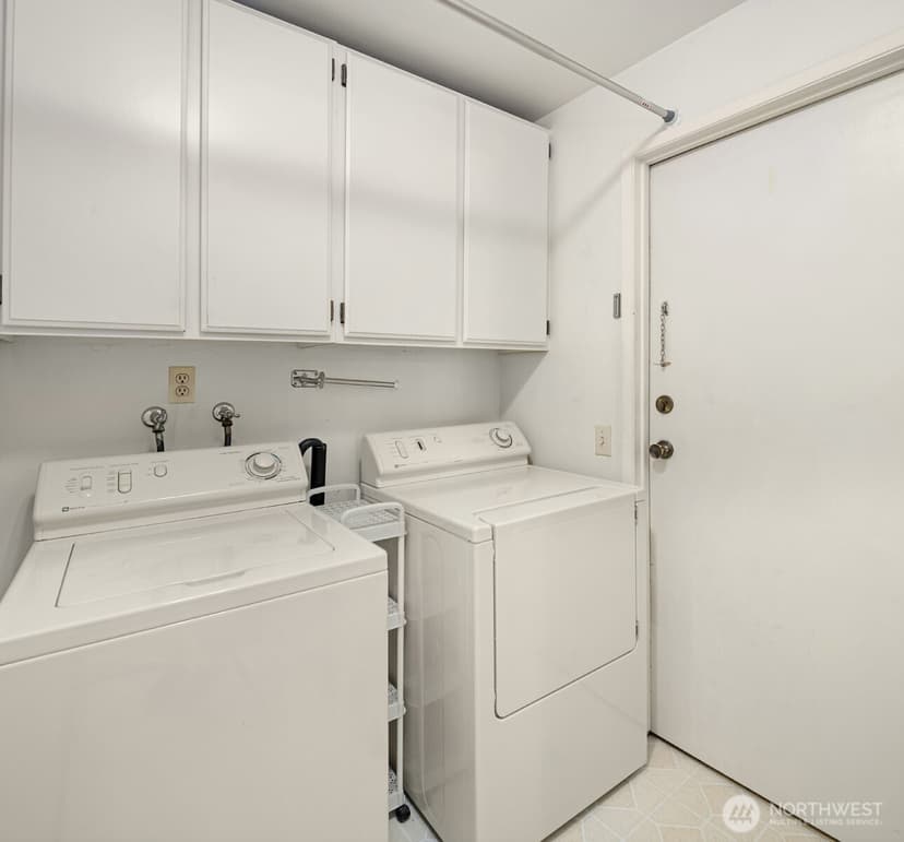 Property photo for 18855 SE 42nd Street, Issaquah photo 29
