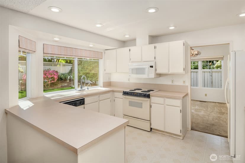 Property photo for 18855 SE 42nd Street, Issaquah photo 12