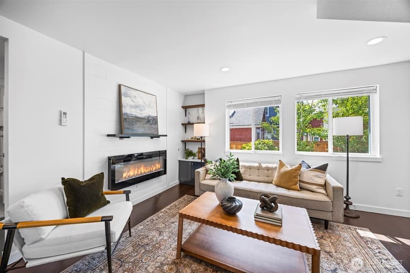 Property photo for 10215 Evanston Avenue N #2, Seattle photo 8
