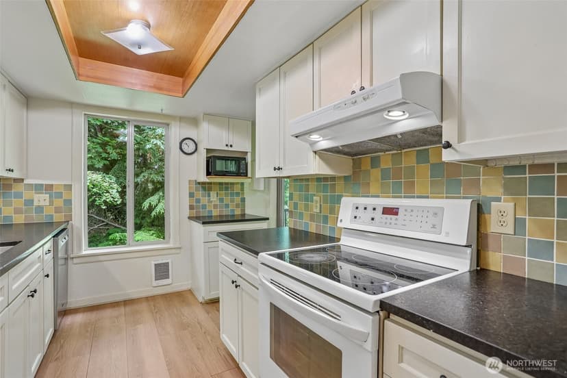 Property photo for 4629 W Lake Sammamish Parkway SE #H206, Issaquah photo 11