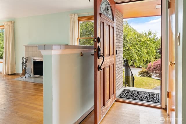 Property photo for 1205 NW Woodbine Way, Seattle photo 3