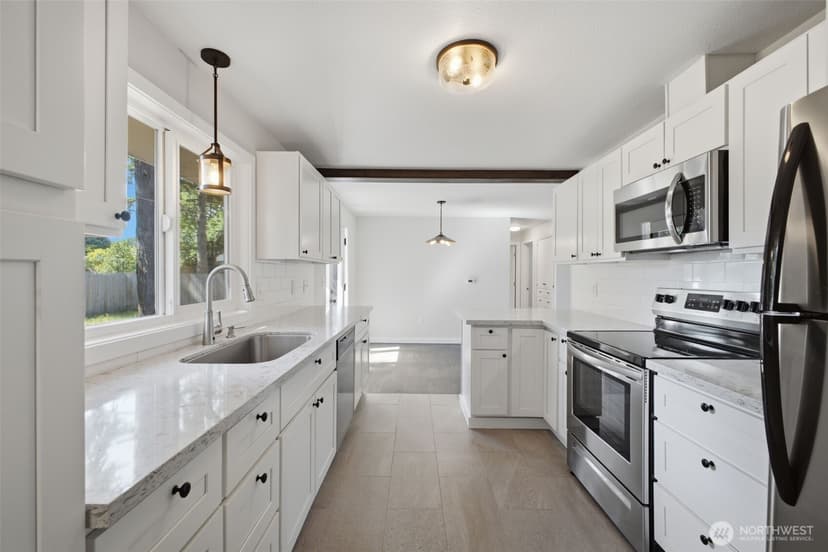 Property photo for 9808 Hipkins Road SW, Lakewood photo 12