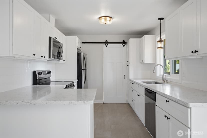 Property photo for 9808 Hipkins Road SW, Lakewood photo 9