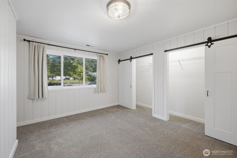 Property photo for 9808 Hipkins Road SW, Lakewood photo 15