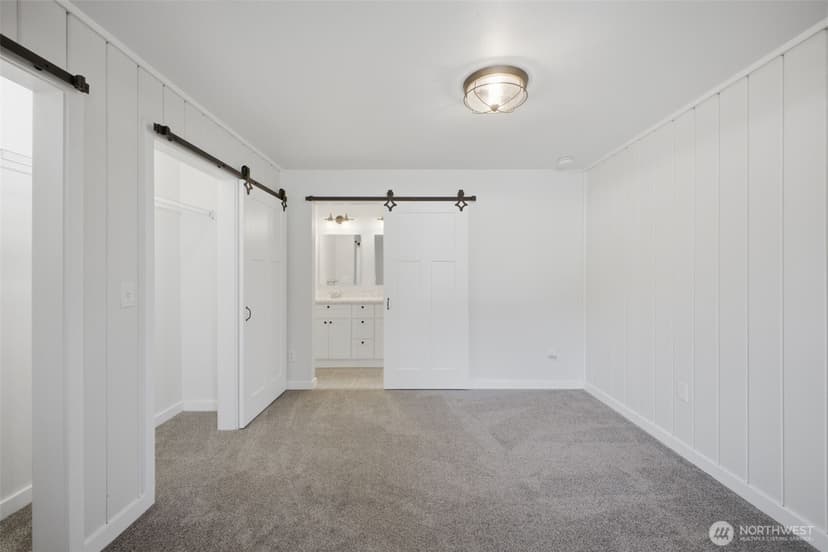 Property photo for 9808 Hipkins Road SW, Lakewood photo 17