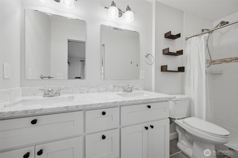 Property photo for 9808 Hipkins Road SW, Lakewood photo 18
