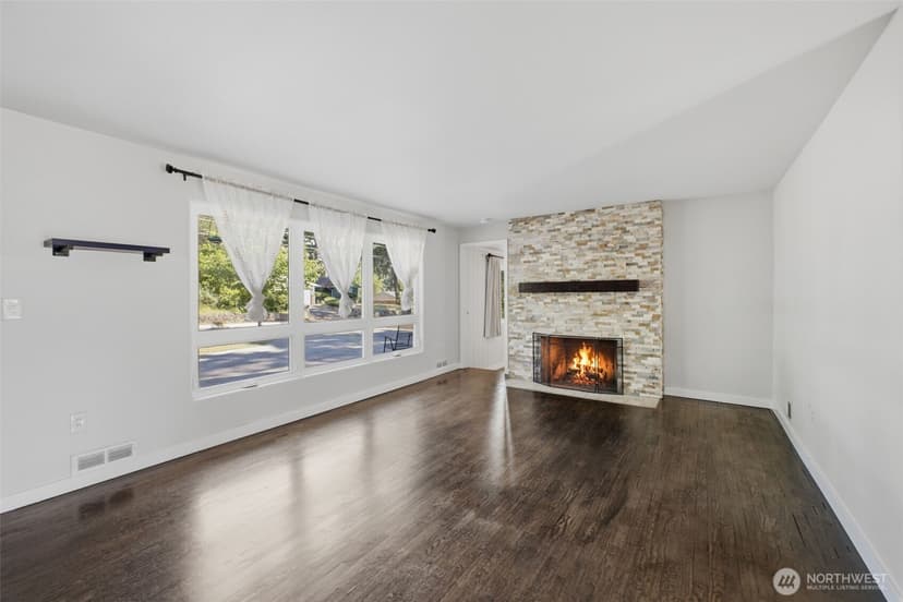 Property photo for 9808 Hipkins Road SW, Lakewood photo 5