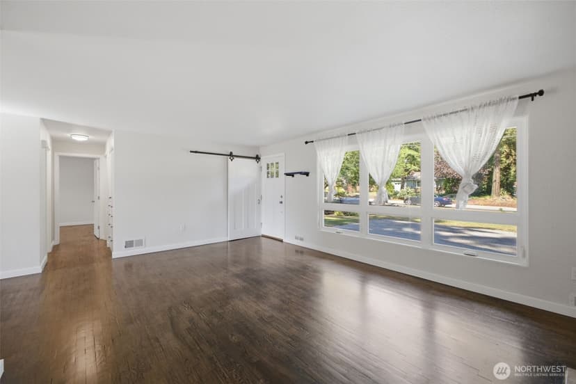 Property photo for 9808 Hipkins Road SW, Lakewood photo 7