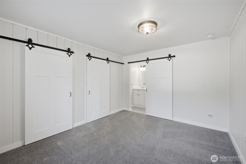 Property photo for 9808 Hipkins Road SW, Lakewood photo 16