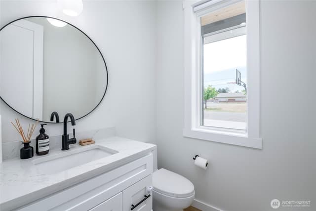 Property photo for 10519 24th Avenue E, Tacoma photo 5