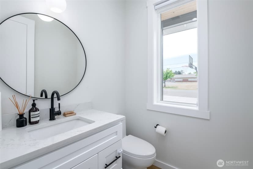 Property photo for 10519 24th Avenue E, Tacoma photo 5