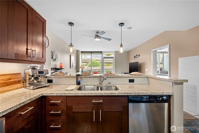 Property photo for 1515 Dock Street #402, Tacoma photo 5