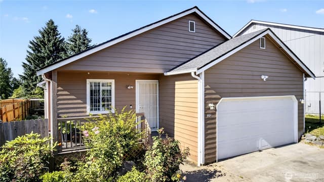 Property photo for 401 E 69th Street, Tacoma photo 2