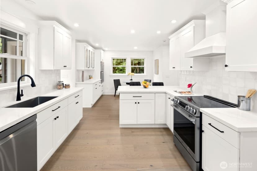 Property photo for 2500 Lorentz Place N, Seattle photo 8