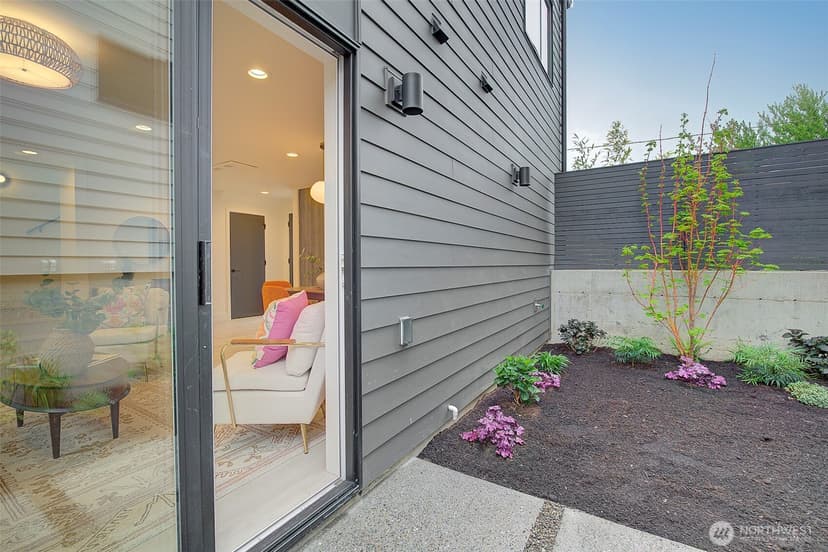 Property photo for 7914 34th Avenue SW, Seattle photo 9