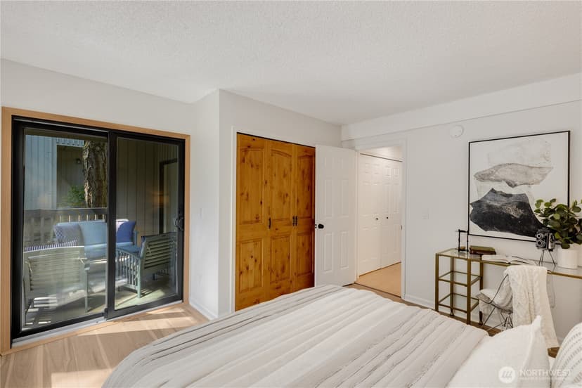 Property photo for 10919 NE 35th Place #4, Bellevue photo 12