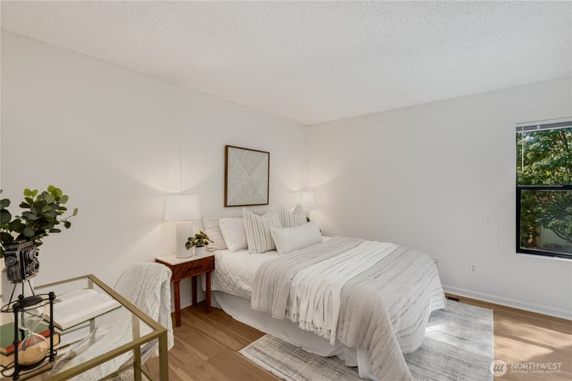 Property photo for 10919 NE 35th Place #4, Bellevue photo 11