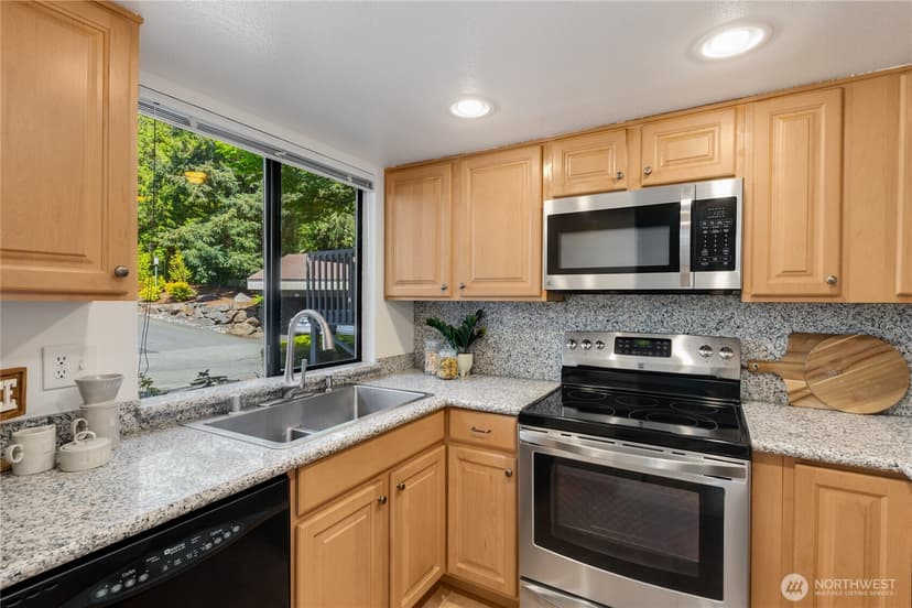 Property photo for 10919 NE 35th Place #4, Bellevue photo 9
